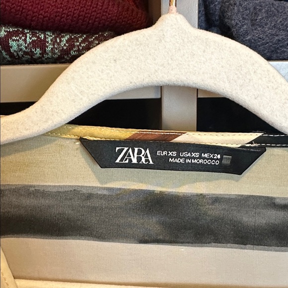 Zara multicolored striped cross over long sleeve v neck satin top size XS - Picture 2 of 3